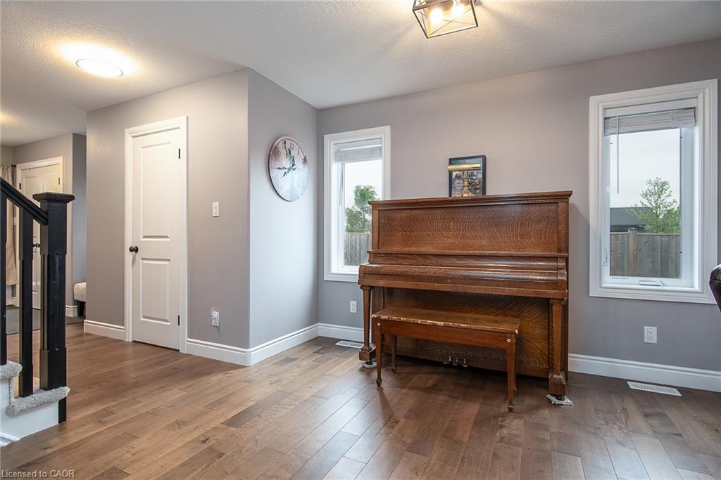 102 Forbes Crescent Property Photo 14