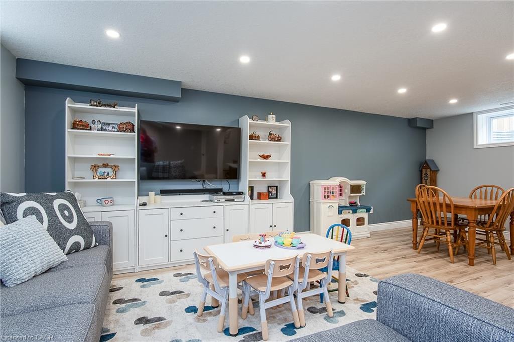 102 Forbes Crescent Property Photo 38