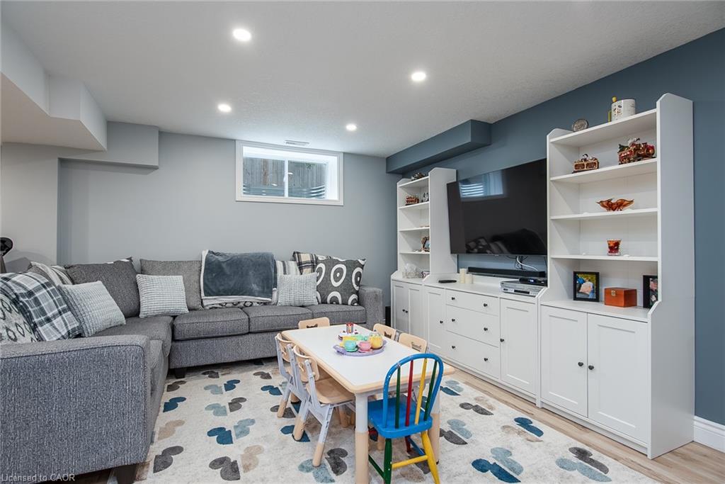 102 Forbes Crescent Property Photo 39