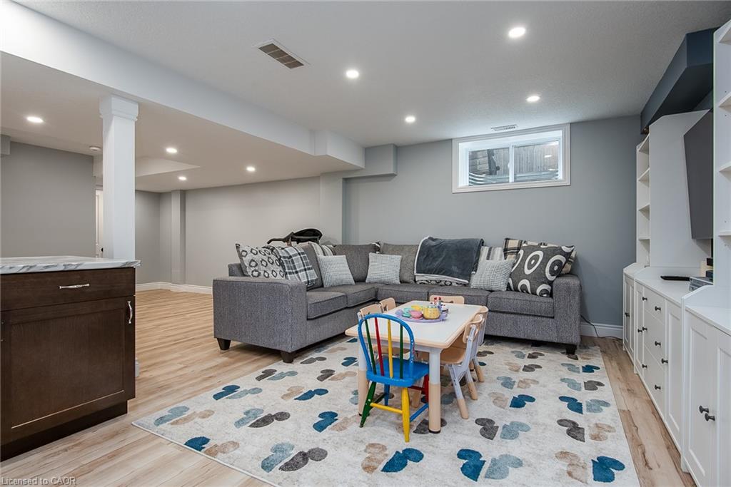 102 Forbes Crescent Property Photo 40