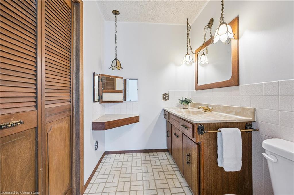 160 Forfar Street E Property Photo 25