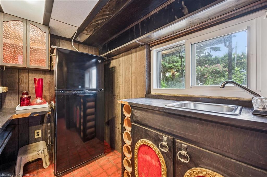 160 Forfar Street E Property Photo 32