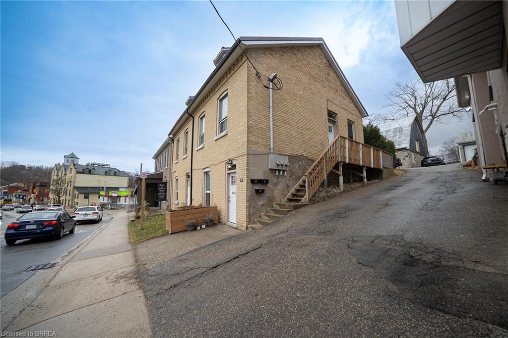 142 Grand River Street N Property Photo 4