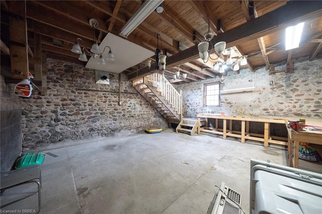 142 Grand River Street N Property Photo 6