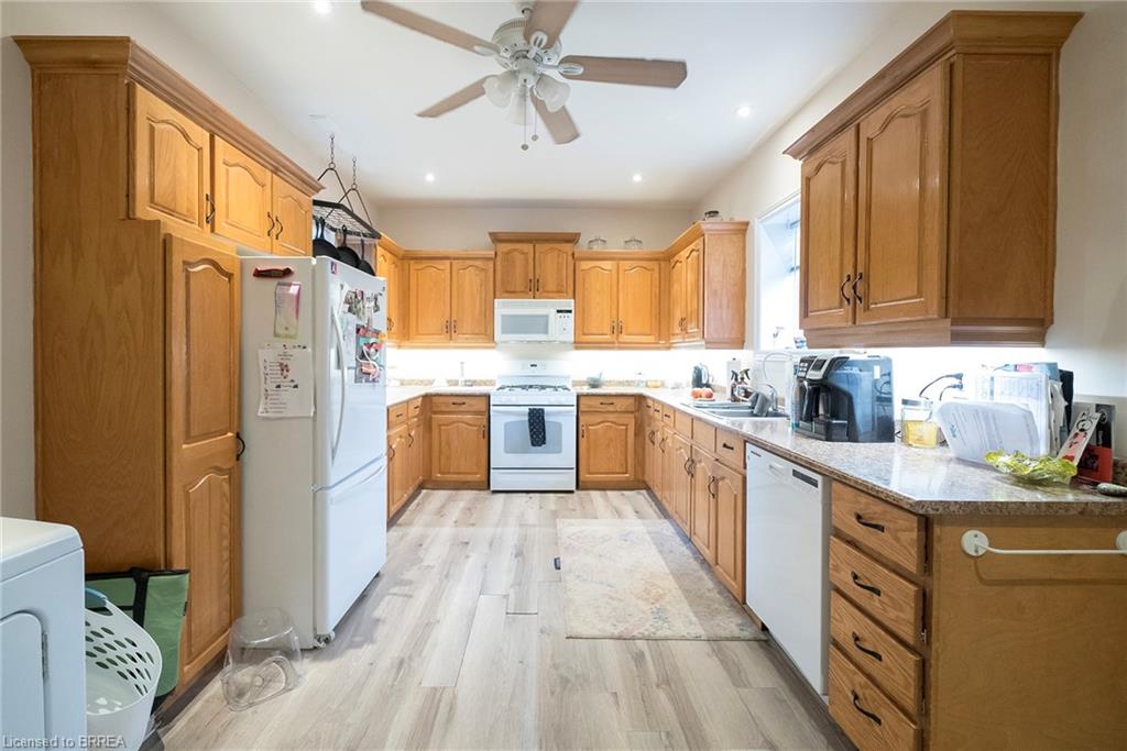 142 Grand River Street N Property Photo 9