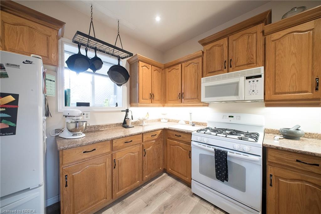 142 Grand River Street N Property Photo 10
