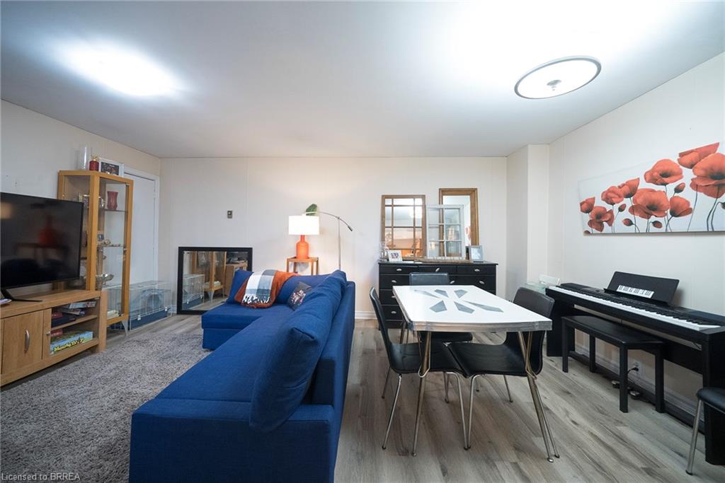 142 Grand River Street N Property Photo 12