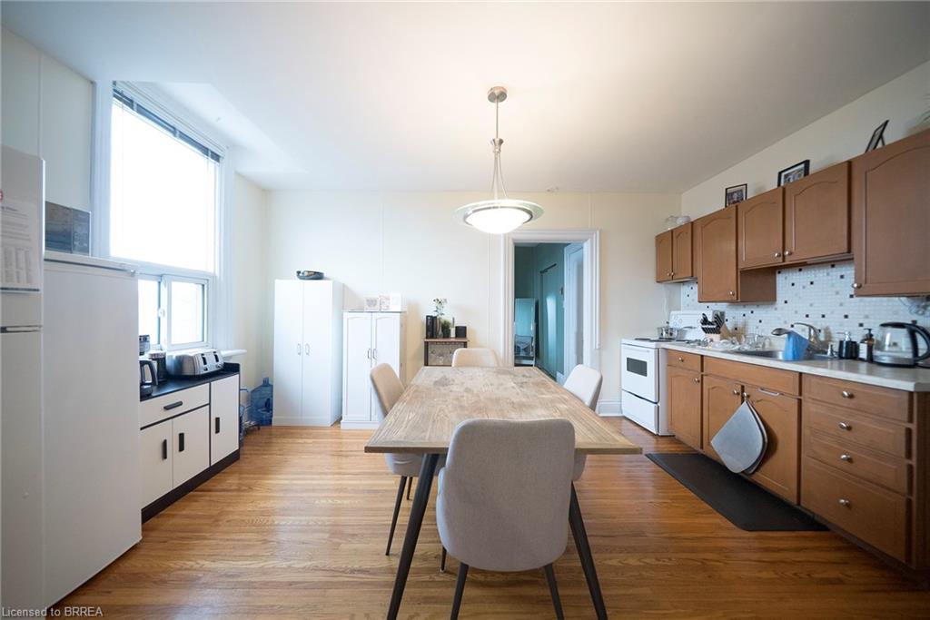 142 Grand River Street N Property Photo 25