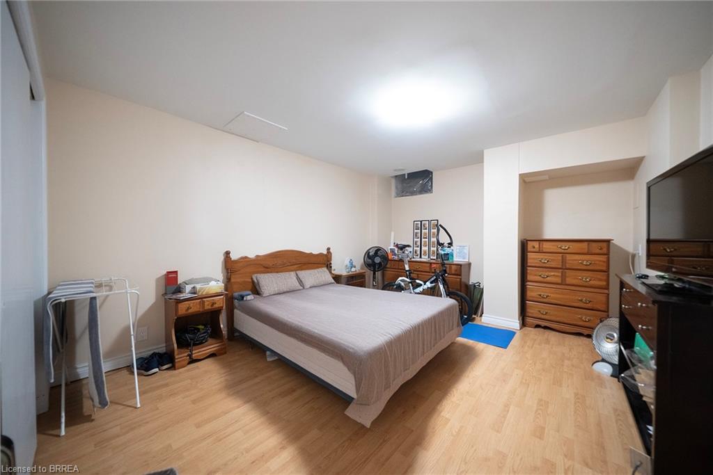 142 Grand River Street N Property Photo 32