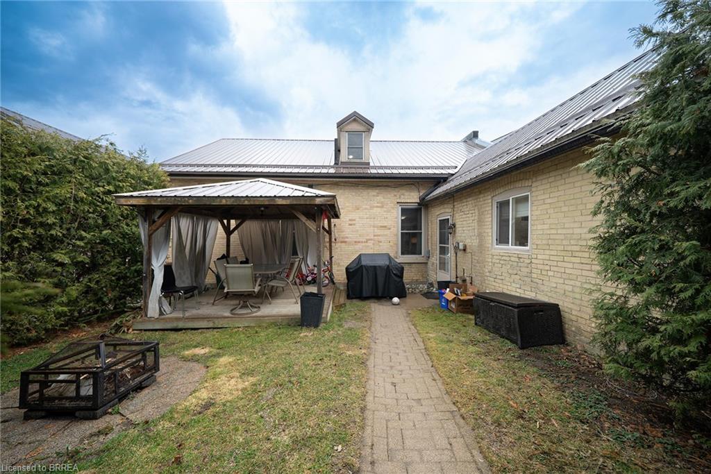 142 Grand River Street N Property Photo 34