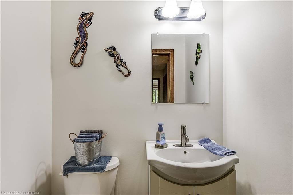 645 Dynes Road Property Photo 8