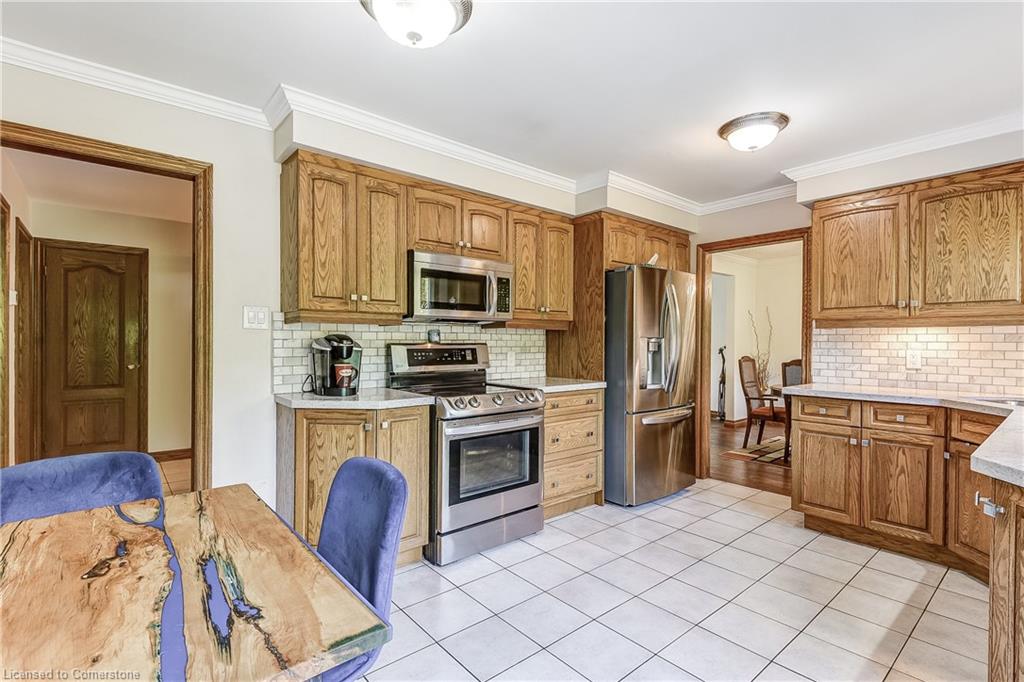 645 Dynes Road Property Photo 15
