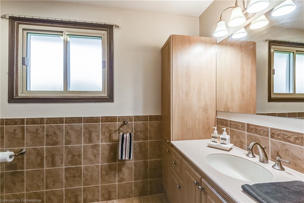 645 Dynes Road Property Photo 27