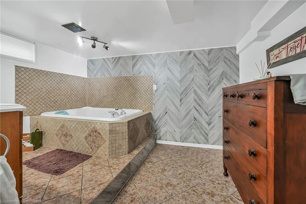 4 Clifford Street Property Photo 33