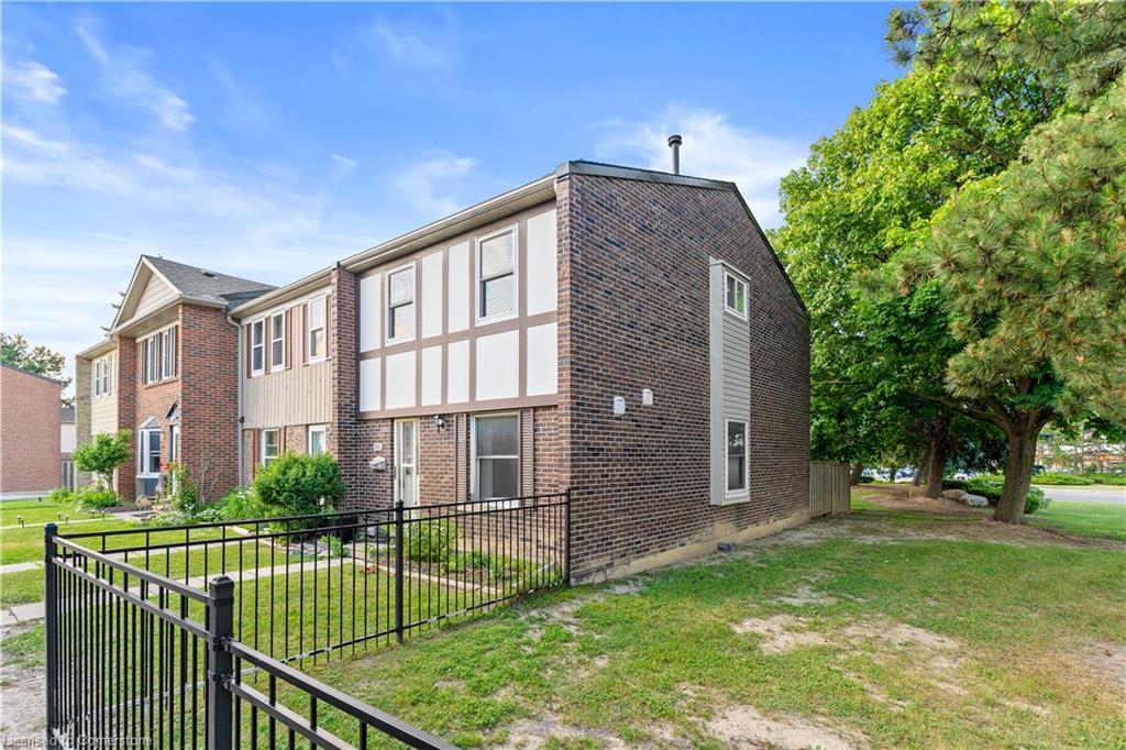 115-900 Centralpark Drive Property Photo 4