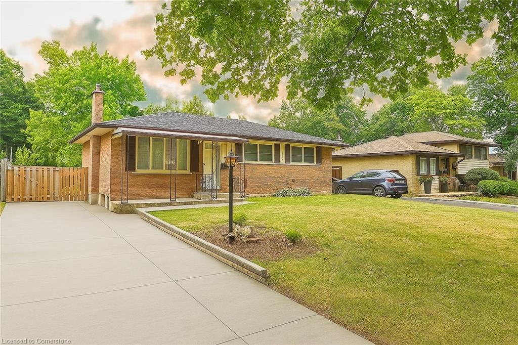92 Cayuga Crescent Property Photo 1