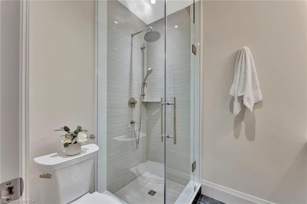 301-7 Grand River Street N Property Photo 23