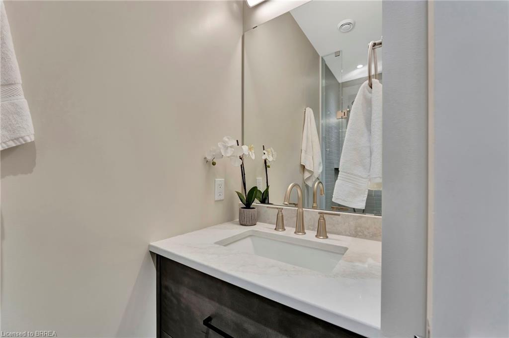 301-7 Grand River Street N Property Photo 24