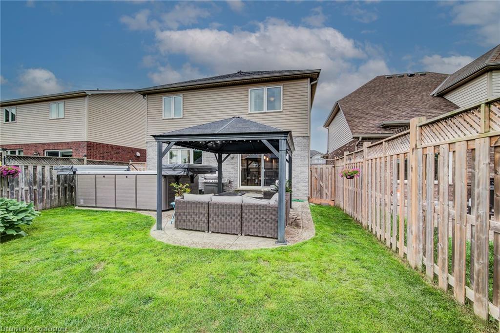 719 Frontenac Crescent Property Photo 2