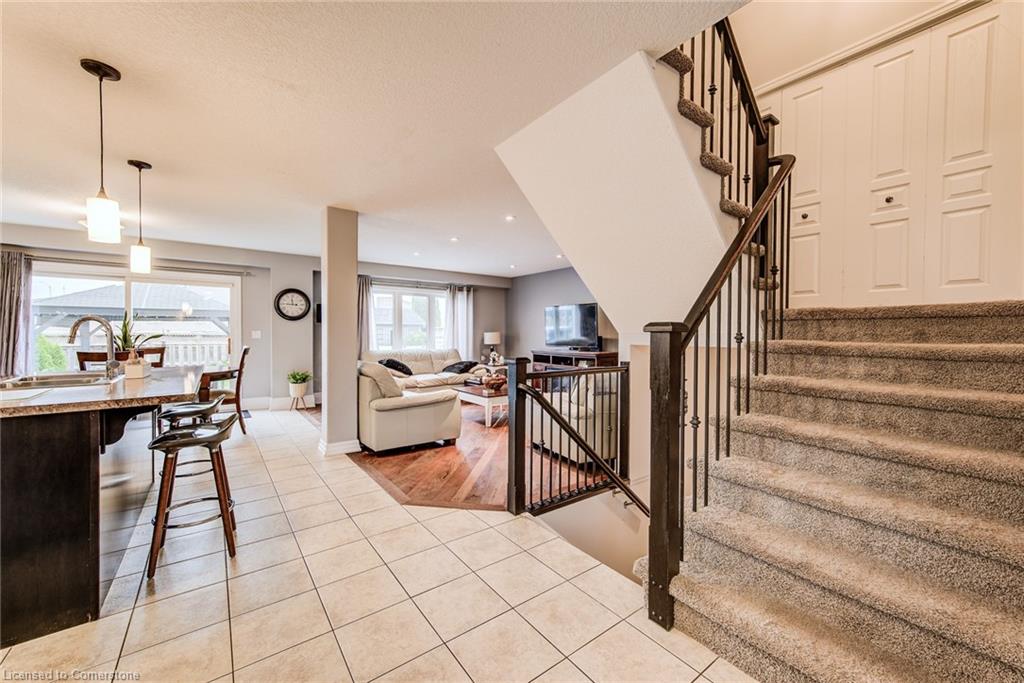719 Frontenac Crescent Property Photo 8