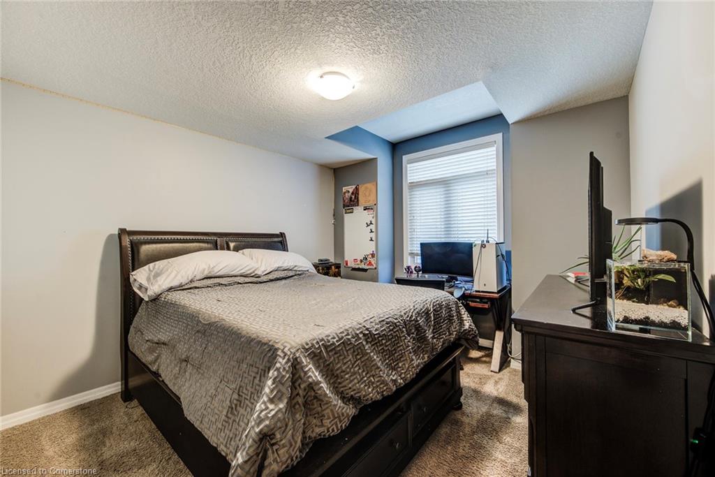 719 Frontenac Crescent Property Photo 22