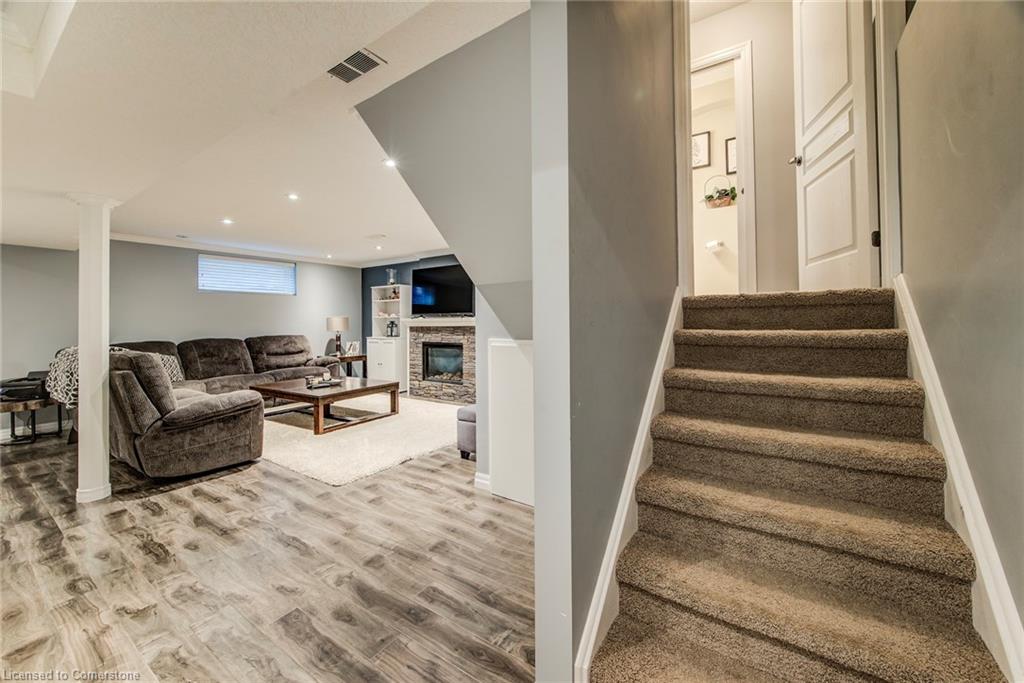 719 Frontenac Crescent Property Photo 25
