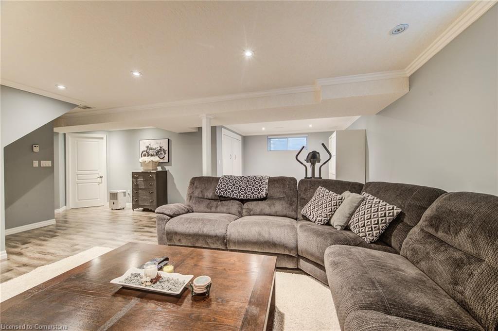 719 Frontenac Crescent Property Photo 27
