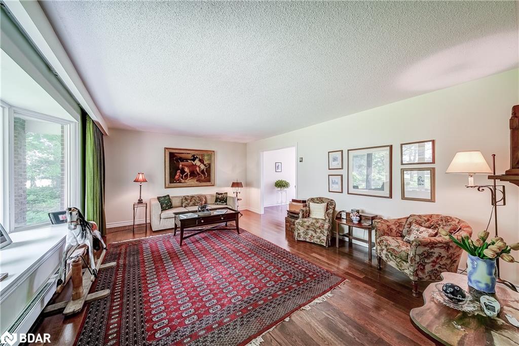 15809 Dufferin Street Property Photo 5