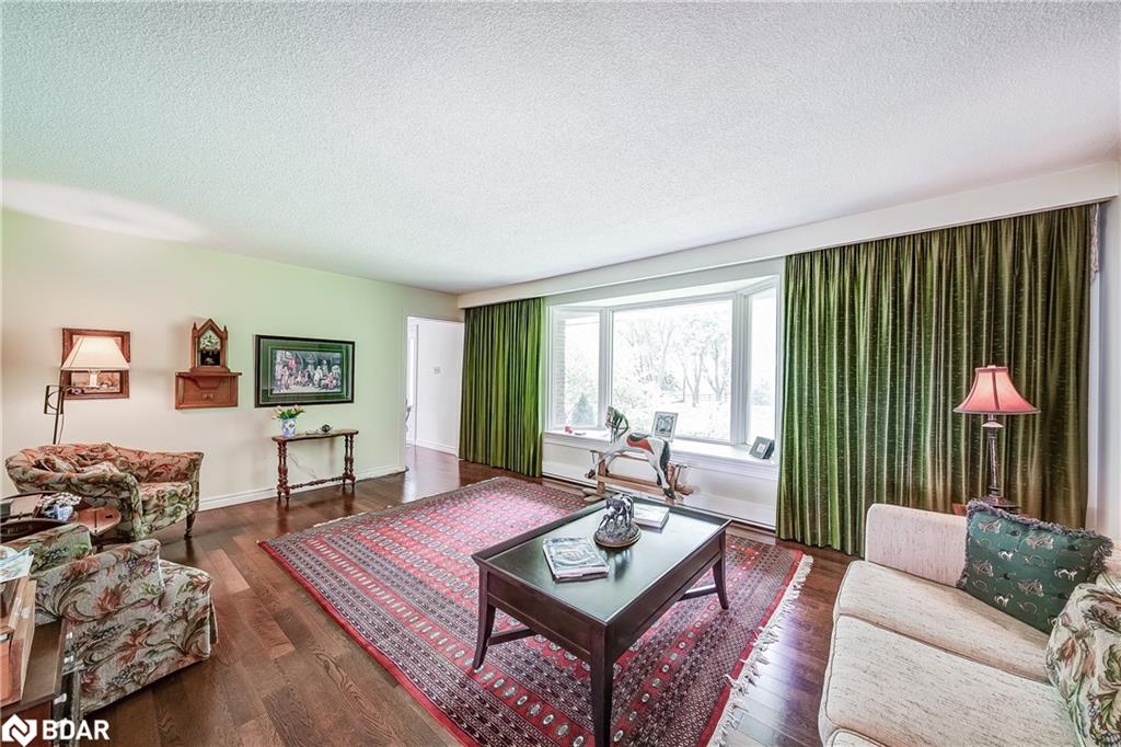 15809 Dufferin Street Property Photo 6