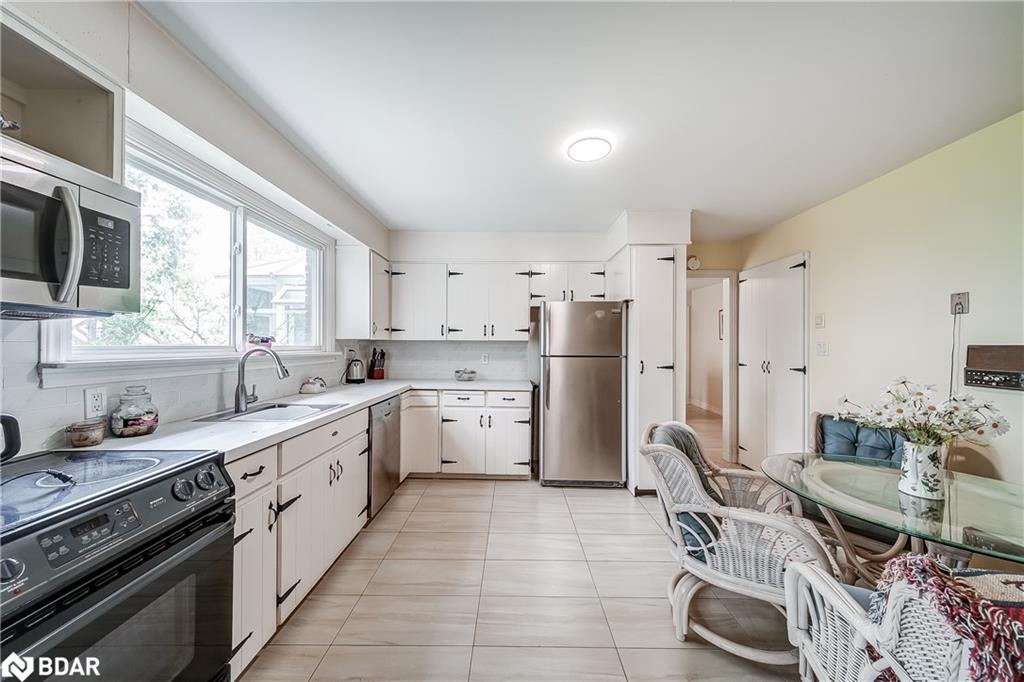 15809 Dufferin Street Property Photo 11