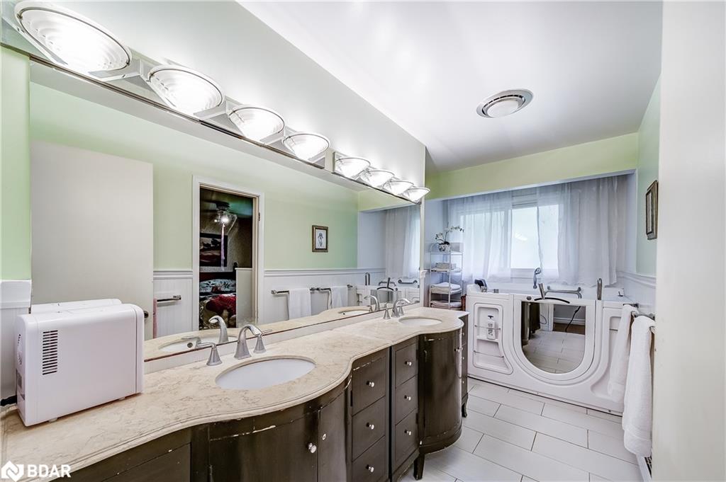 15809 Dufferin Street Property Photo 22