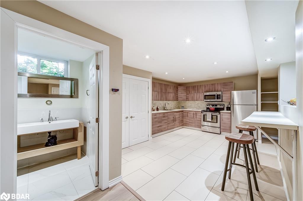 15809 Dufferin Street Property Photo 29