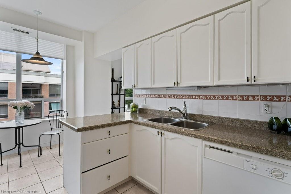 2511-100 Burloak Drive Property Photo 4
