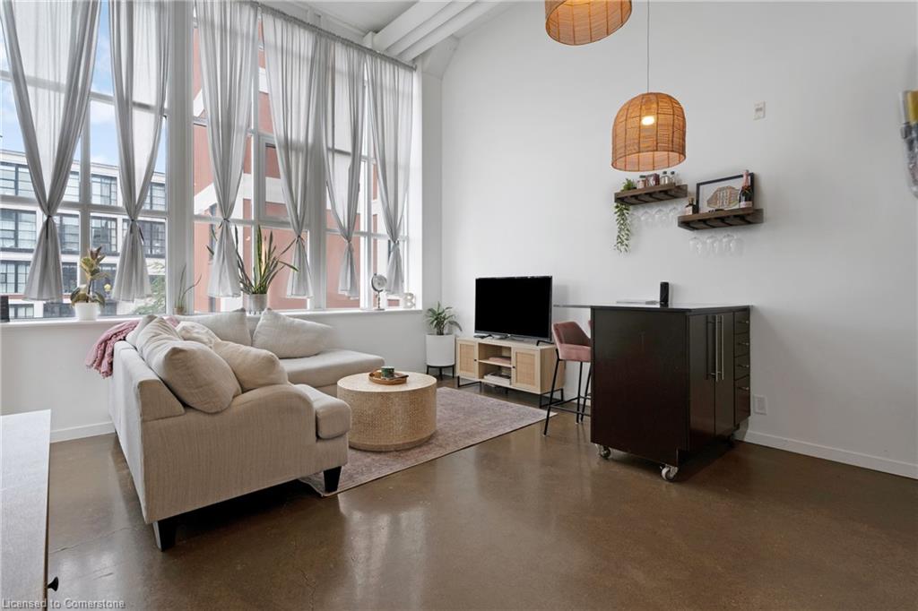 413-410 King Street W