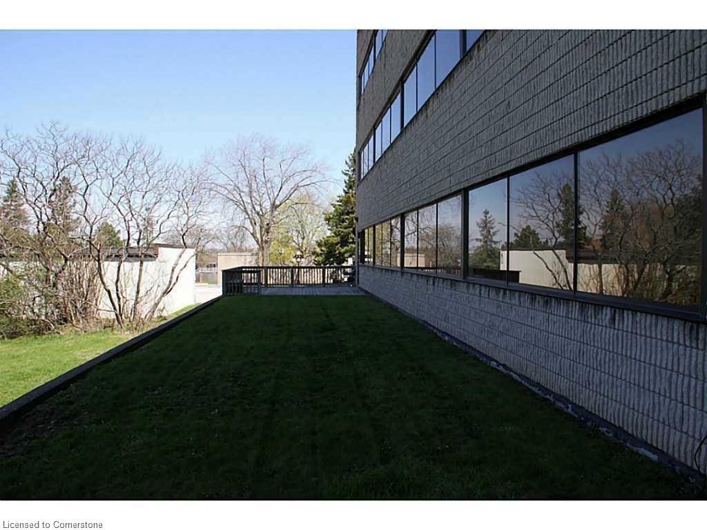 306-1030 Upper James Street Property Photo 18
