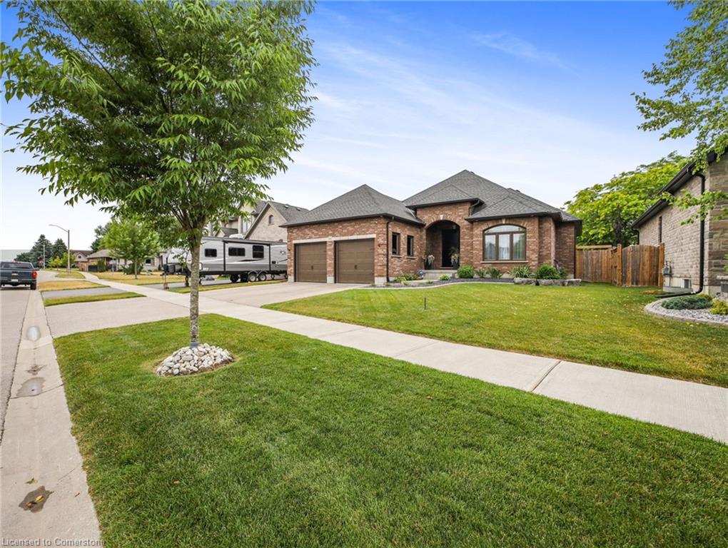 14 Ross Avenue N Property Photo 3