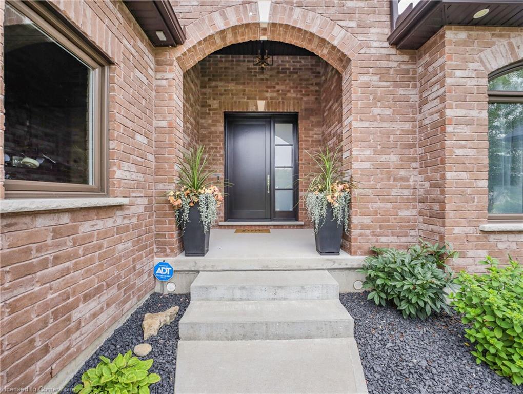 14 Ross Avenue N Property Photo 6