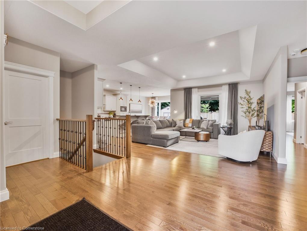 14 Ross Avenue N Property Photo 11