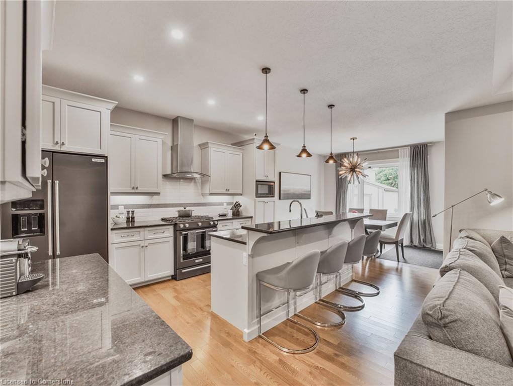 14 Ross Avenue N Property Photo 14