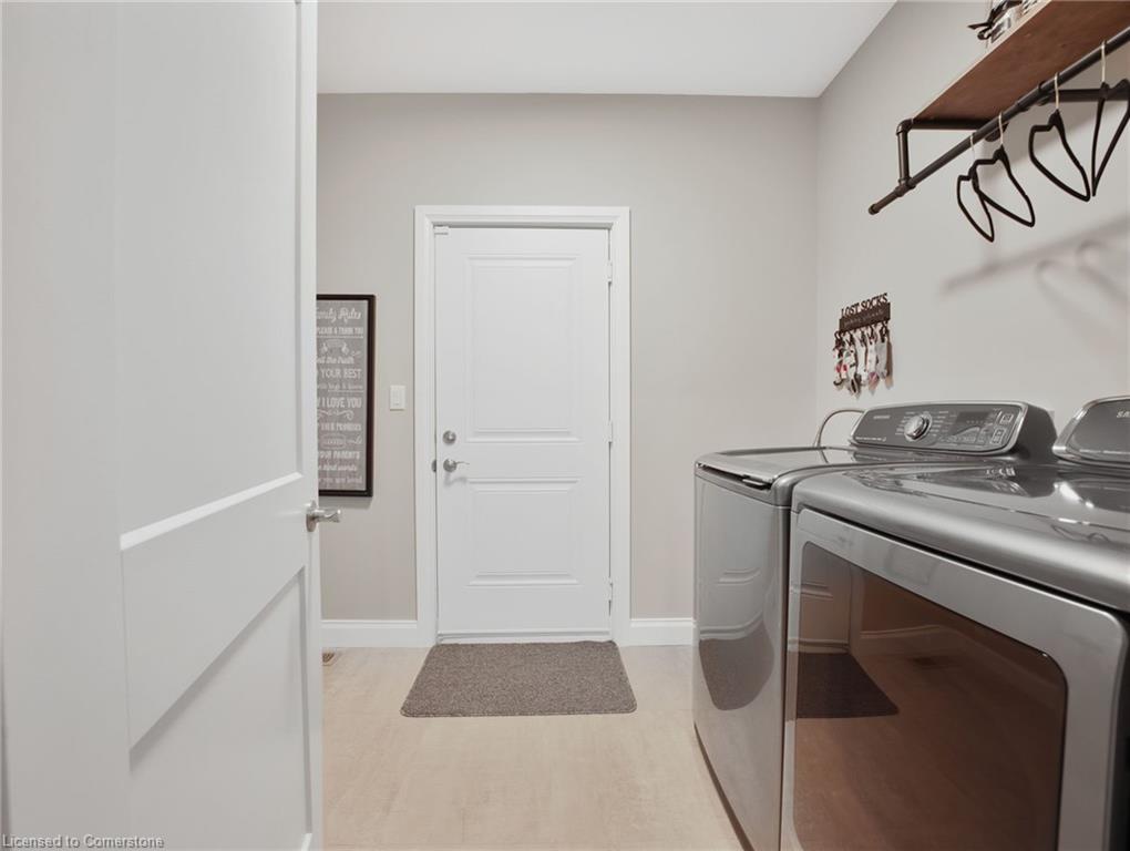 14 Ross Avenue N Property Photo 18