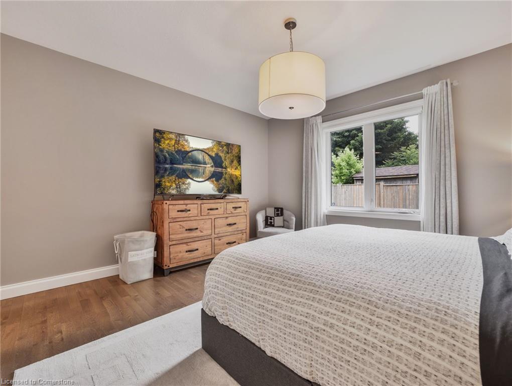 14 Ross Avenue N Property Photo 21