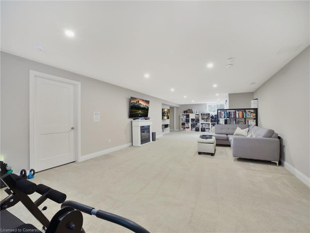 14 Ross Avenue N Property Photo 30