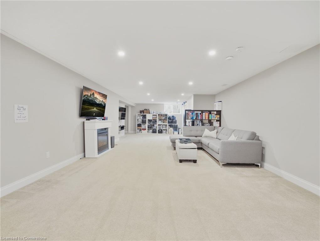 14 Ross Avenue N Property Photo 31