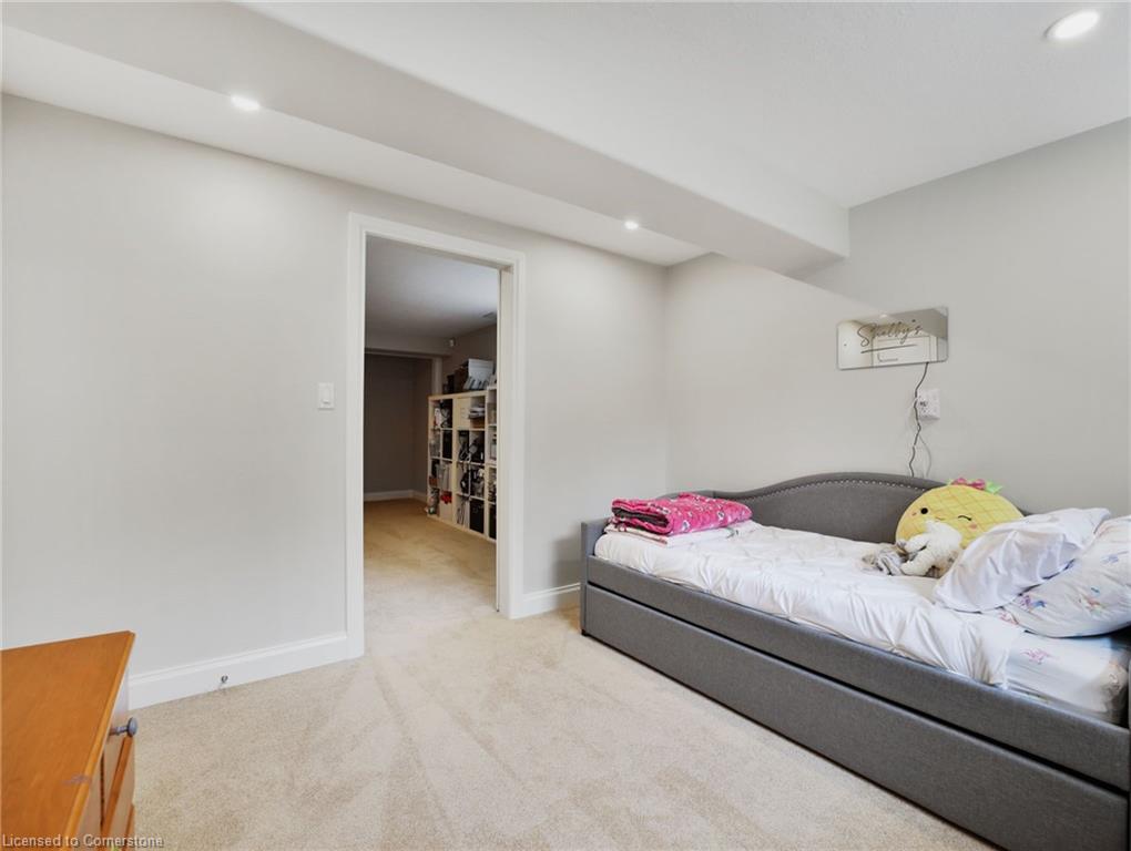 14 Ross Avenue N Property Photo 33