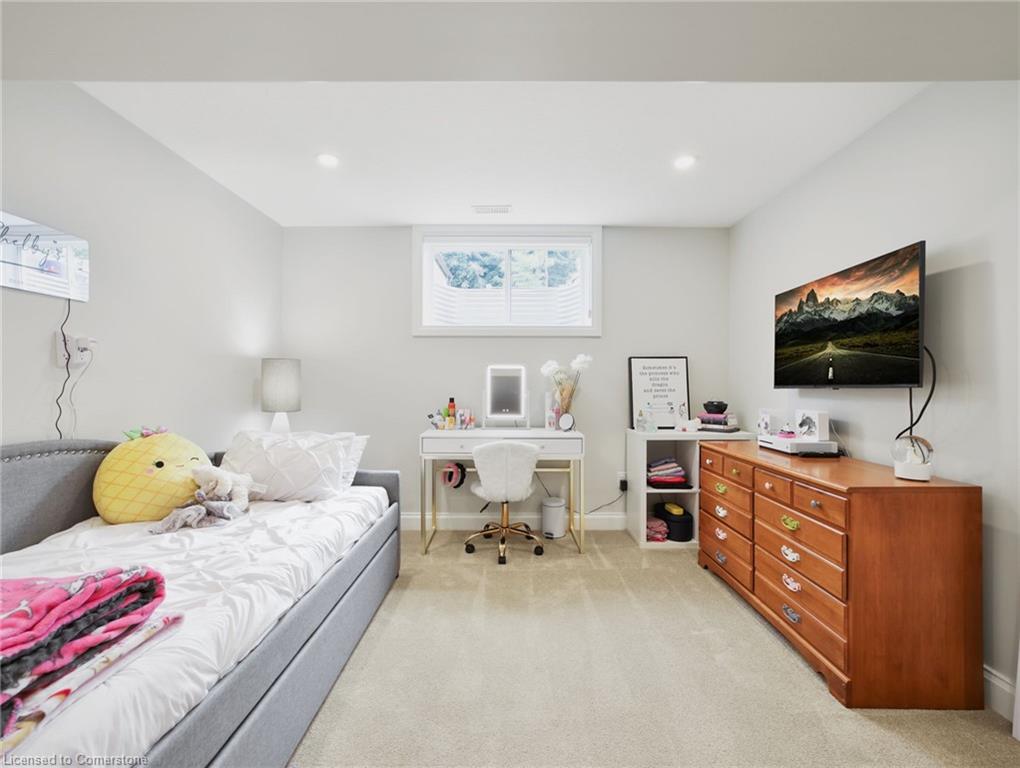 14 Ross Avenue N Property Photo 34