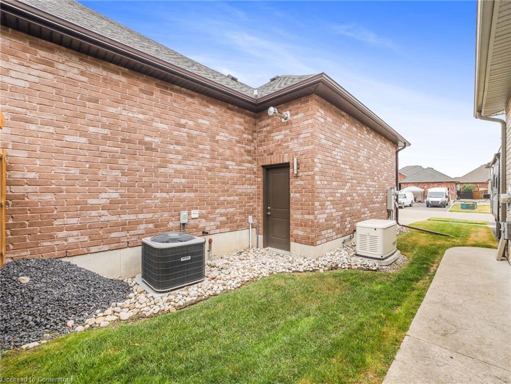 14 Ross Avenue N Property Photo 41