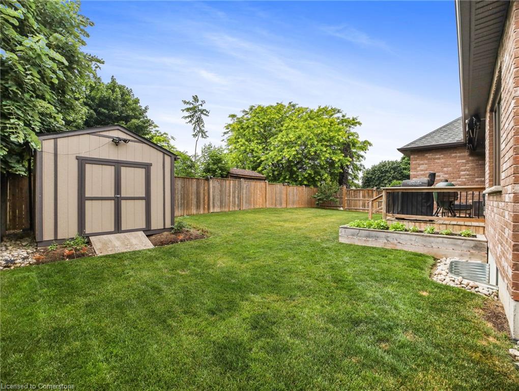 14 Ross Avenue N Property Photo 42