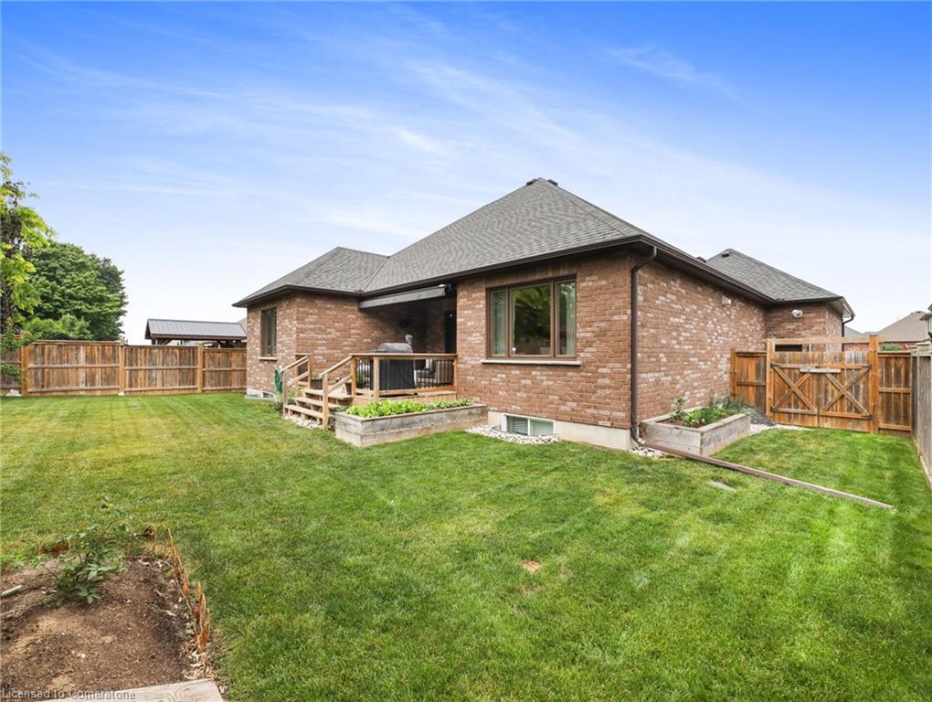 14 Ross Avenue N Property Photo 43