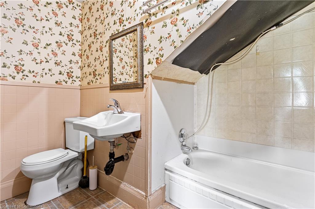 6 Henry Street Property Photo 27
