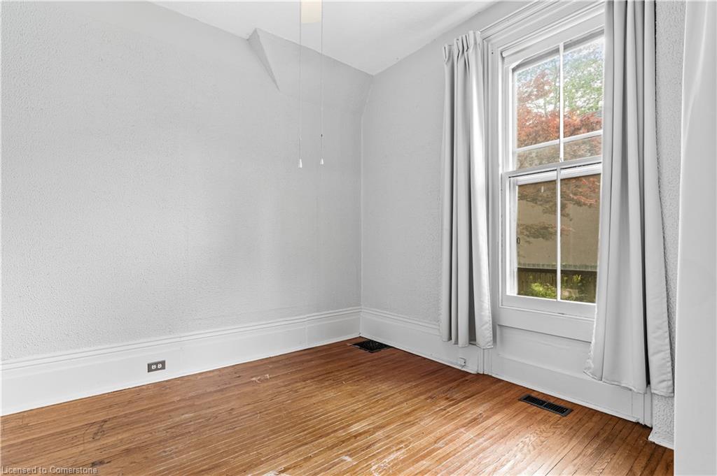 6 Henry Street Property Photo 31